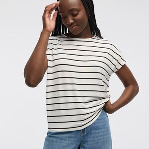 5/$25 - REITMANS Black and White Cap Sleeve Relaxed Tee